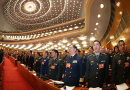 把握原则和政策取向：（一）向深化改革要动力 当前改革进入攻坚期和深水区，必须以壮士断腕的决心、背水一战的气概，冲破思想观念的束缚，突破利益固化的藩篱，以经济体制改革为牵引，全面深化各领域改革。