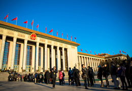（三）着力提质增效升级、持续改善民生 完善政绩考核评价体系，切实把各方面积极性引导到加快转方式调结构、实现科学发展上来，不断增加就业和居民收入，不断改善生态环境，使经济社会发展更有效率、更加公平、更可持续。