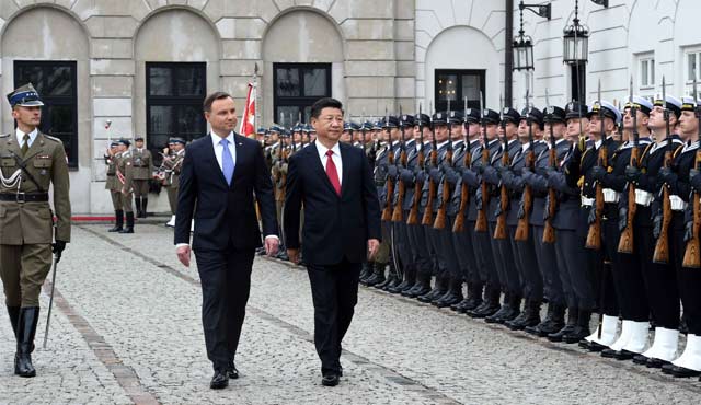 习近平出席波兰总统举行的欢迎仪式