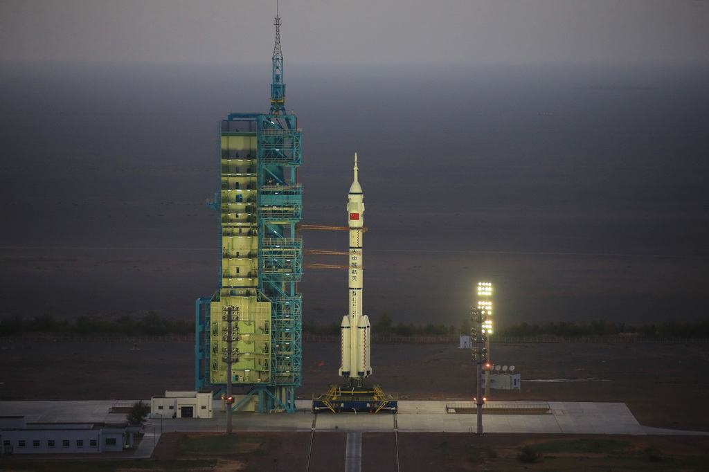 习近平致电祝贺神舟十一号发射成功