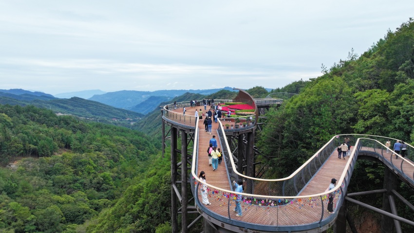 国庆期间，宣汉县的旅游景区。宣汉县委宣传部供图