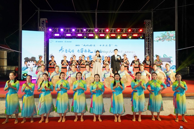 1、文德福Wonderful风情文化节开幕式晚会在石浮村欢乐上演。.jpg