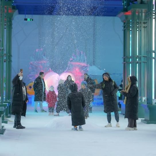 哈尔滨冰雪大世界梦幻冰雪馆解锁夏日清凉